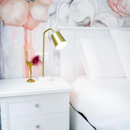 Lora Roses 2, Free Private Parking, Self Check-in 公寓 科莫