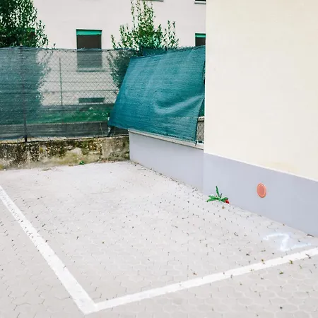 Lora Roses 2, Free Private Parking, Self Check-in 公寓