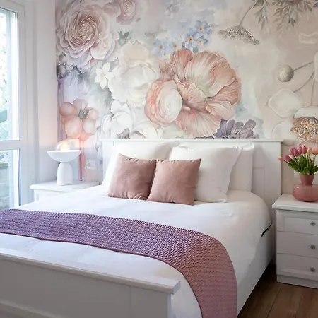 Lora Roses 2, Free Private Parking, Self Check-in * 科莫